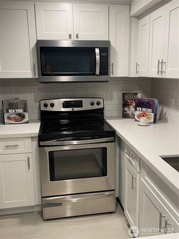 959 Hoquiam Avenue NE, Renton, WA 98059