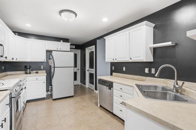 5909 FREEPORT WAY, Columbia, MO 65201