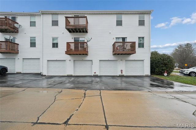 1626 Forest Springs Lane C, Ballwin, MO 63021