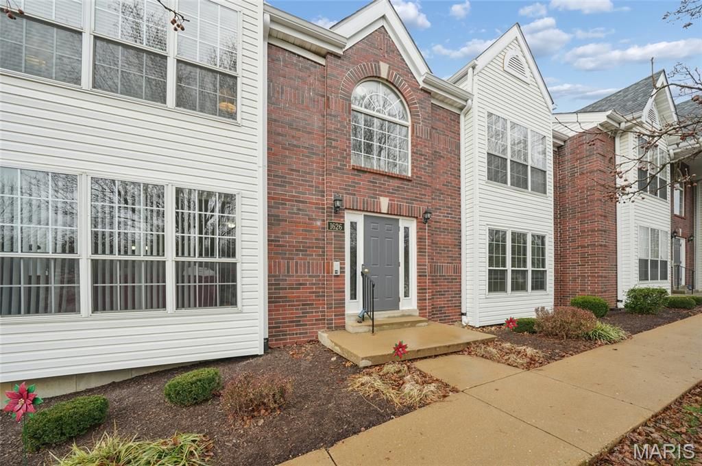 1626 Forest Springs Lane C, Ballwin, MO 63021