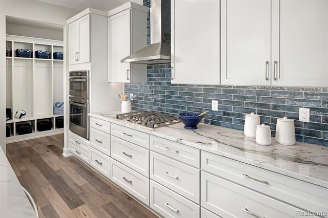 2400 Provencal Dr. Drive, Commerce Twp, MI 48382