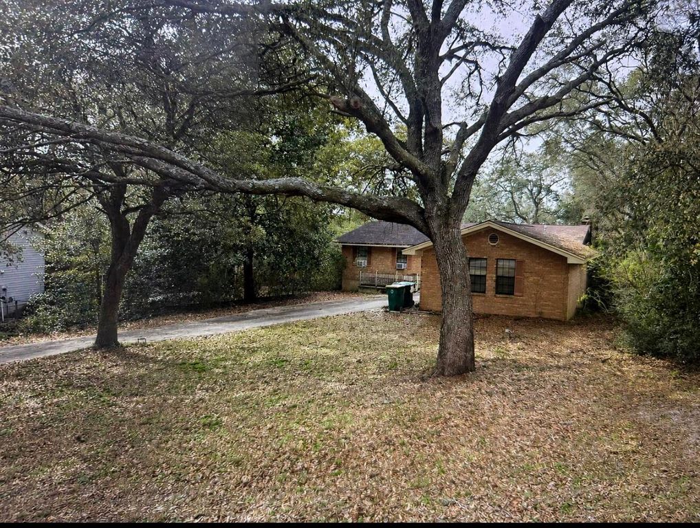 Image 1 of property listing at 209 Ashley Drive, Crestview, FL 32536