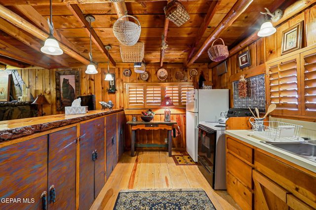 162 ROSWELL Street, Ruidoso, NM 88345