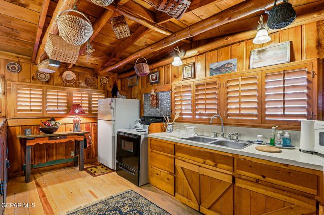 162 ROSWELL Street, Ruidoso, NM 88345