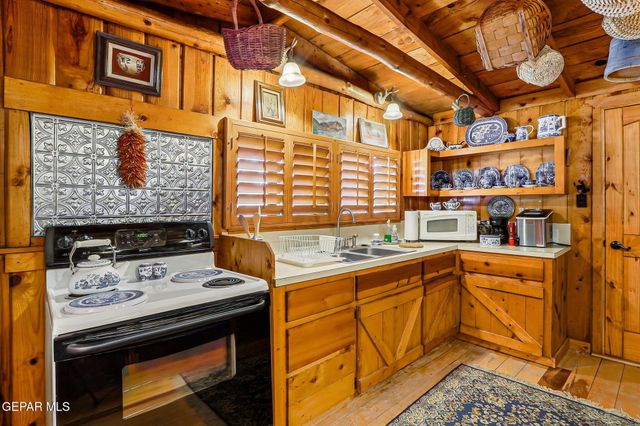 162 ROSWELL Street, Ruidoso, NM 88345