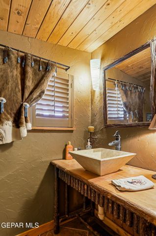 162 ROSWELL Street, Ruidoso, NM 88345