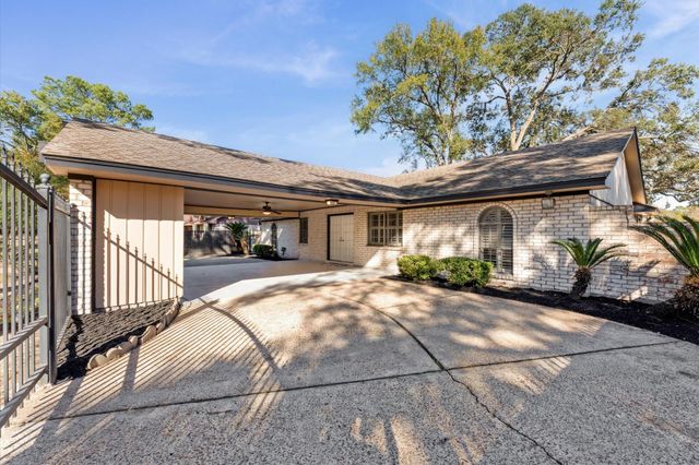 7522 Deep Forest Drive, Houston, TX 77088