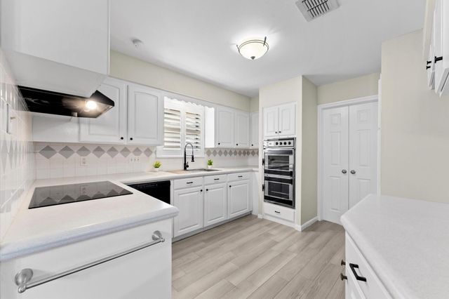 7522 Deep Forest Drive, Houston, TX 77088