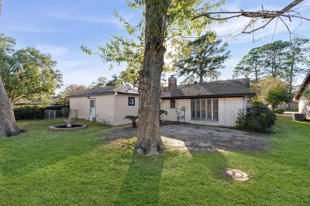 7522 Deep Forest Drive, Houston, TX 77088