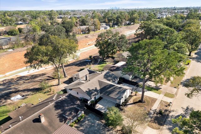 7522 Deep Forest Drive, Houston, TX 77088