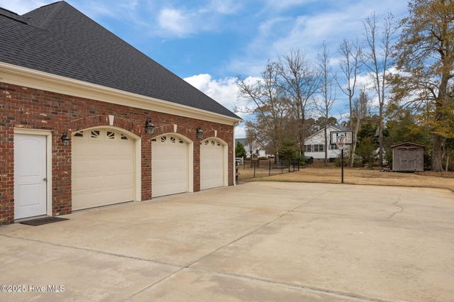 1427 Canter Way, Ayden, NC 28513