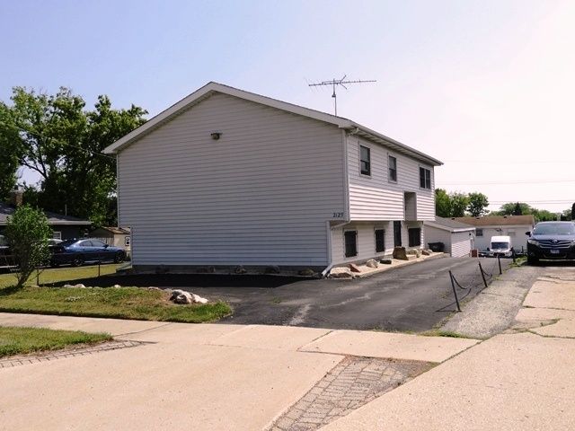2125 Wright Avenue, North Chicago, IL 60064