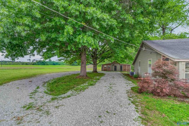 628 Walt Campbell Road, Hazel Green, AL 35750