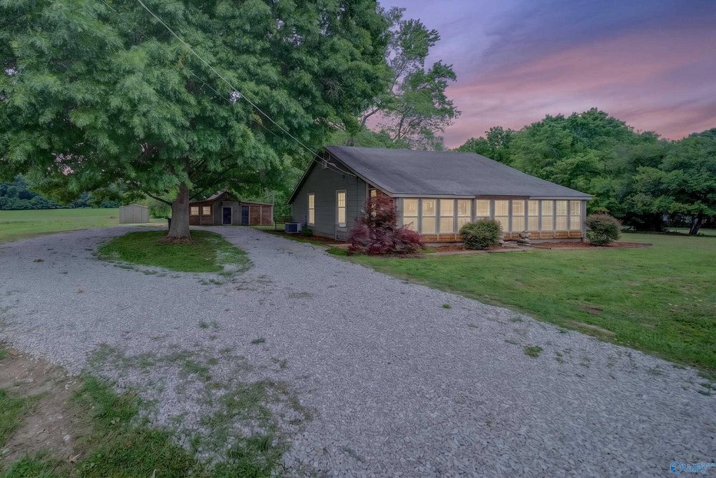 628 Walt Campbell Road, Hazel Green, AL 35750