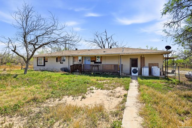 11515 Ford, Adkins, TX 78101