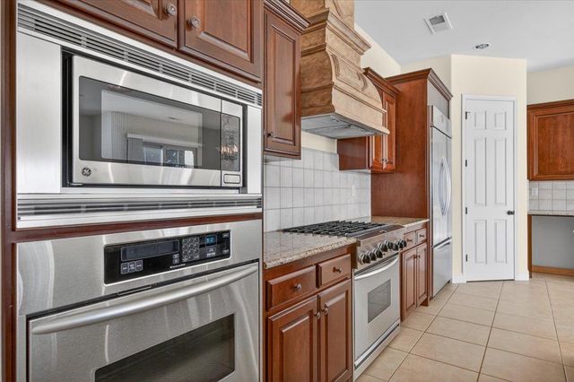 11348 N Via Montessori Drive, Fresno, CA 93730