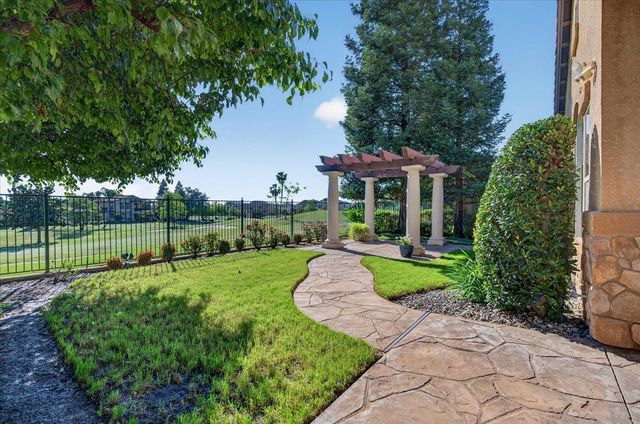 11348 N Via Montessori Drive, Fresno, CA 93730