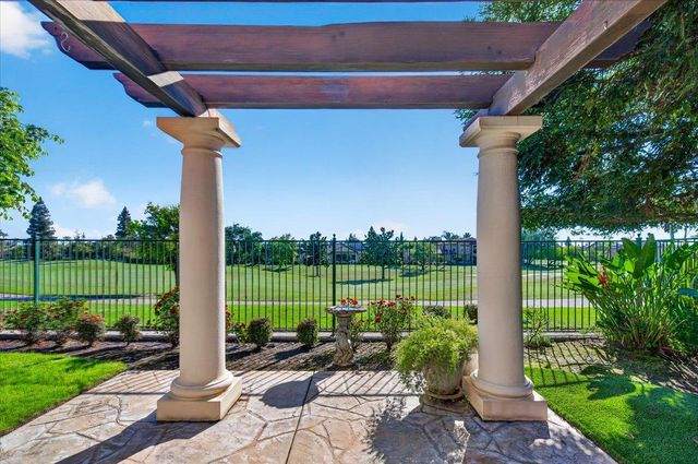 11348 N Via Montessori Drive, Fresno, CA 93730