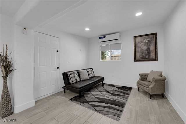 1724 Palora Avenue, Las Vegas, NV 89169