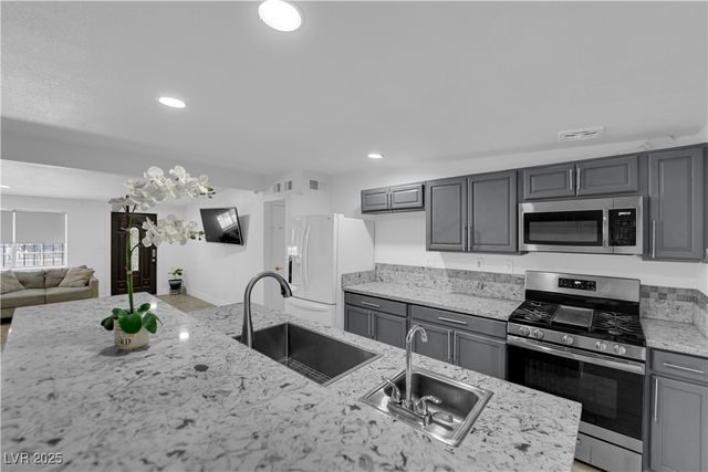 1724 Palora Avenue, Las Vegas, NV 89169