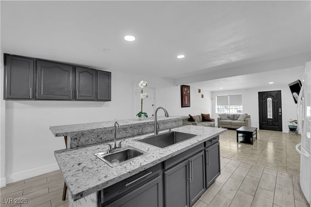 1724 Palora Avenue, Las Vegas, NV 89169