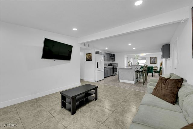 1724 Palora Avenue, Las Vegas, NV 89169