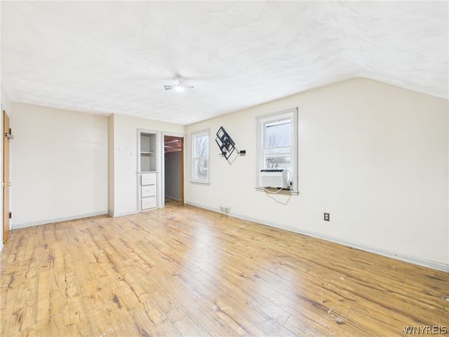 2733 Independence Avenue, Niagara Falls, NY 14301