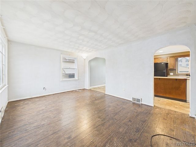 2733 Independence Avenue, Niagara Falls, NY 14301