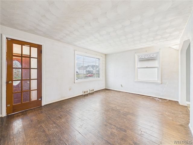 2733 Independence Avenue, Niagara Falls, NY 14301