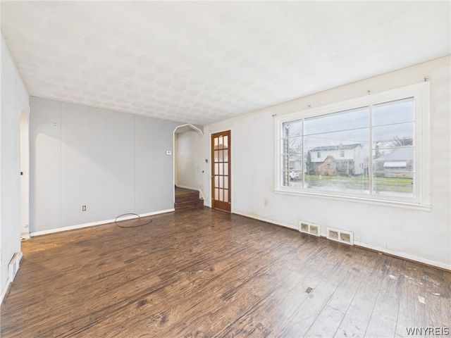 2733 Independence Avenue, Niagara Falls, NY 14301