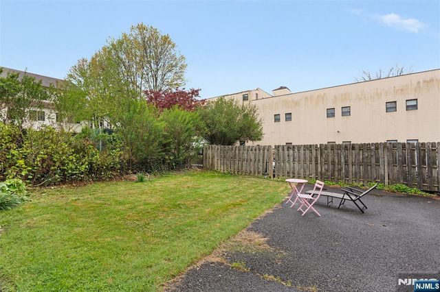 6 Jefferson Avenue, Maplewood, NJ 07040