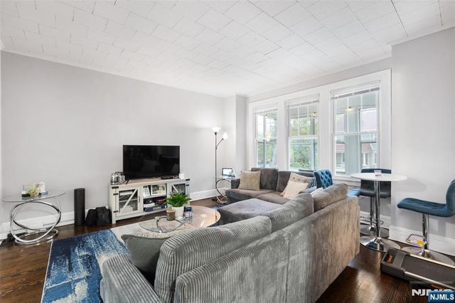 6 Jefferson Avenue, Maplewood, NJ 07040