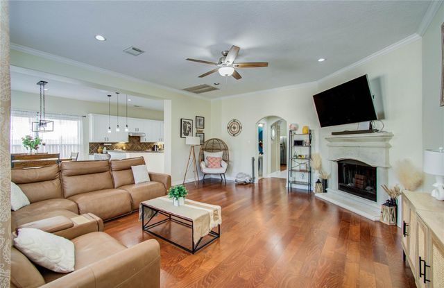 2104 Windy Shores Drive, Pearland, TX 77584