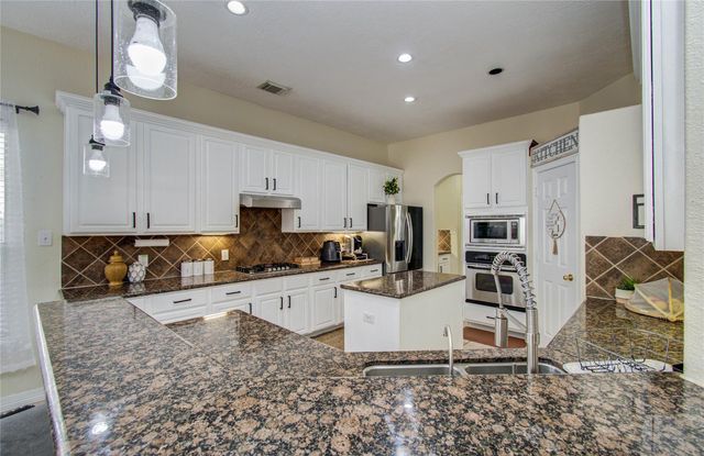 2104 Windy Shores Drive, Pearland, TX 77584