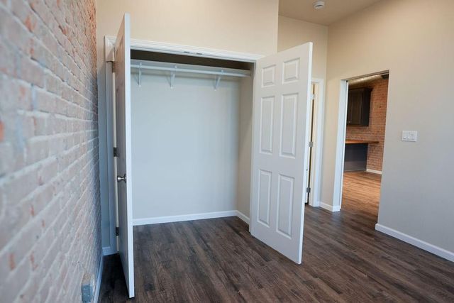 210 E Washington Avenue B, Navasota, TX 77868