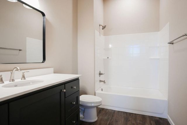 210 E Washington Avenue B, Navasota, TX 77868