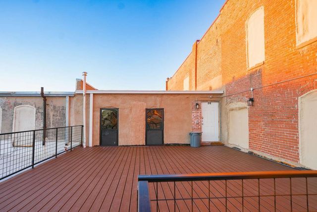 210 E Washington Avenue B, Navasota, TX 77868