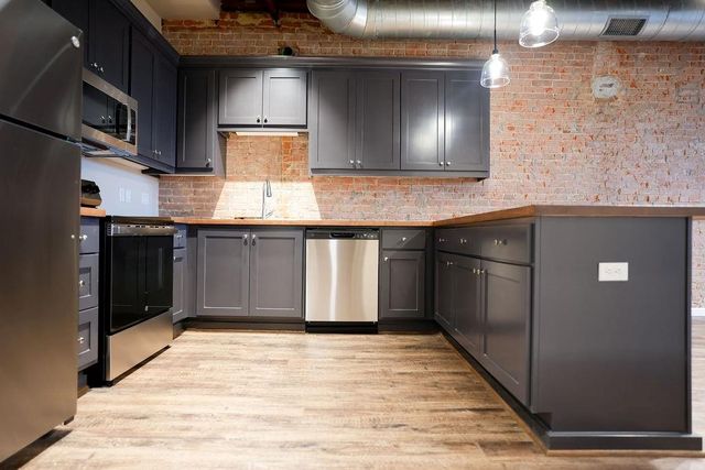 210 E Washington Avenue B, Navasota, TX 77868