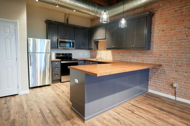 210 E Washington Avenue B, Navasota, TX 77868