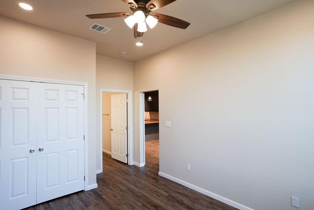 210 E Washington Avenue B, Navasota, TX 77868