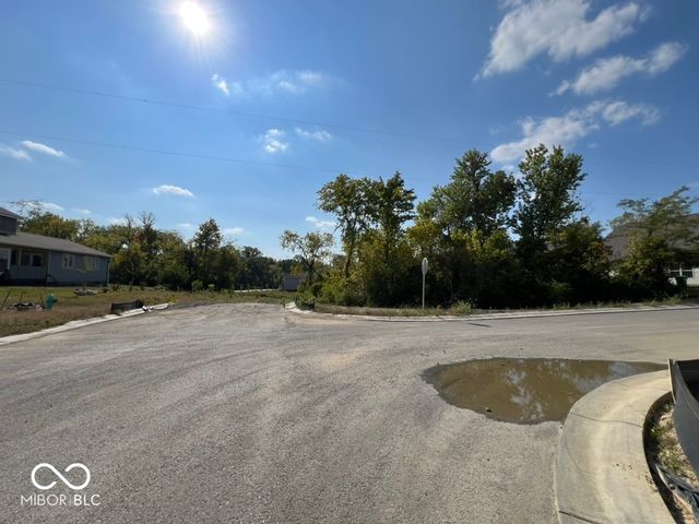 2884 Emerald Street, Indianapolis, IN 46268