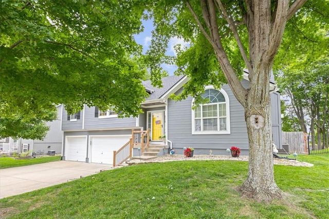 901 Colonial Drive, Pleasant Hill, MO 64080