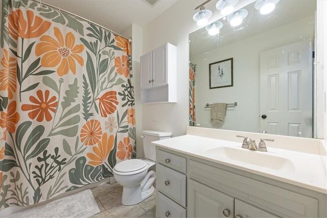 901 Colonial Drive, Pleasant Hill, MO 64080
