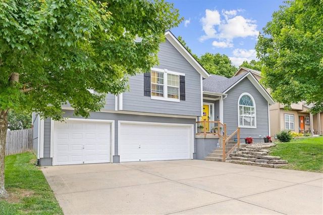 901 Colonial Drive, Pleasant Hill, MO 64080