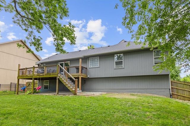 901 Colonial Drive, Pleasant Hill, MO 64080
