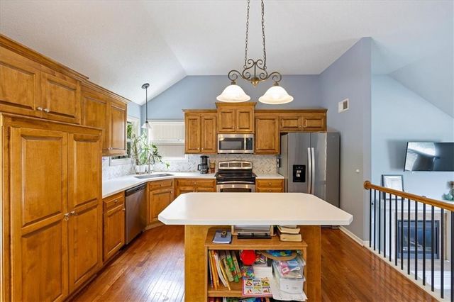 901 Colonial Drive, Pleasant Hill, MO 64080
