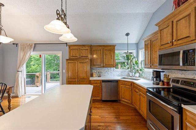 901 Colonial Drive, Pleasant Hill, MO 64080