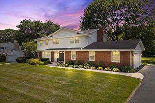 18275 Surrey LANE, Brookfield, WI 53045
