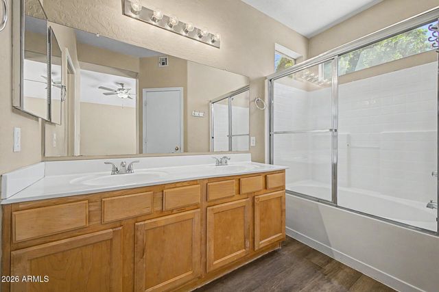 685 E CANTEBRIA Drive, Gilbert, AZ 85296