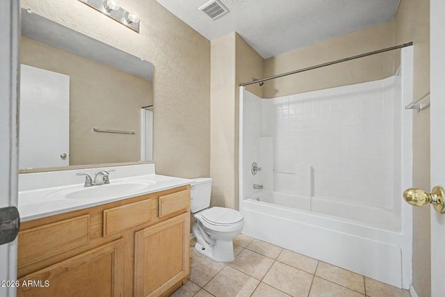 685 E CANTEBRIA Drive, Gilbert, AZ 85296
